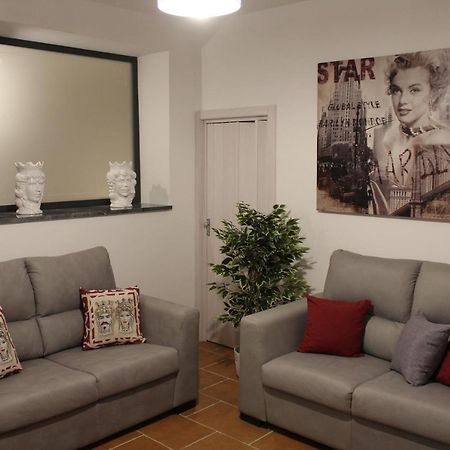 Zisa Home Ai Cantieri Culturali-Facile Posteggio In Strada No Ticket Palermo Eksteriør billede