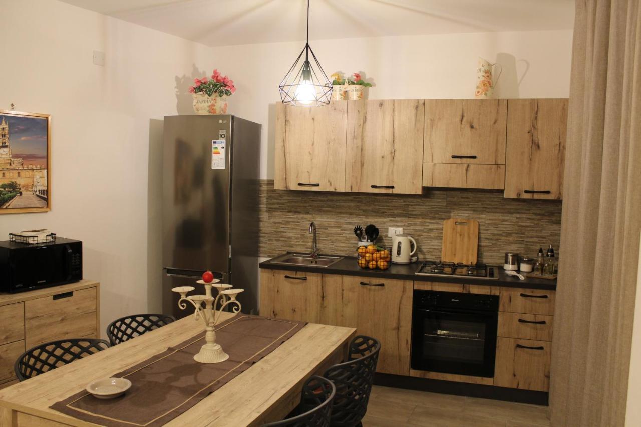 Zisa Home Ai Cantieri Culturali-Facile Posteggio In Strada No Ticket Palermo Eksteriør billede